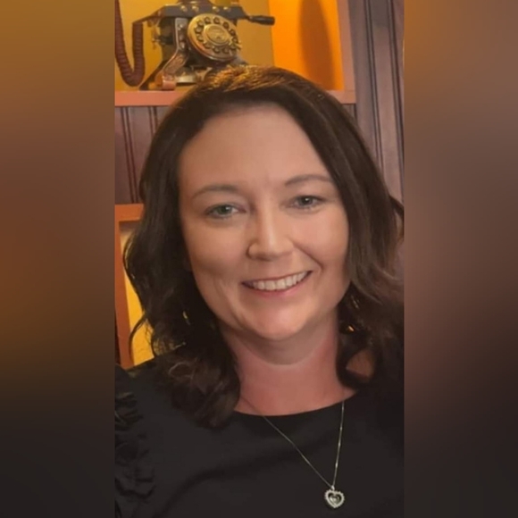 Meet your Posher, Jennifer - Picture 2 of 3